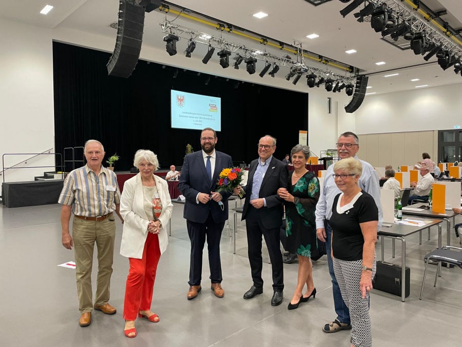 2021 Neu Gewaehlter Geschaeftsfuehrender Landesvorstand Mit Ehrengaesten