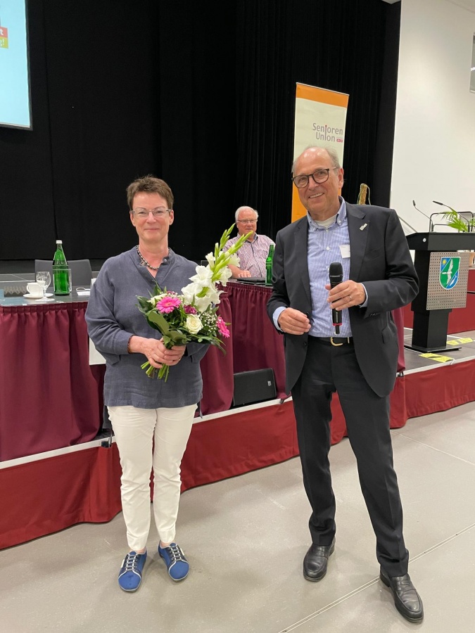 Versammlungsleiterin Roswitha Schier Und Landesvorsitzender Hans Peter Pohl